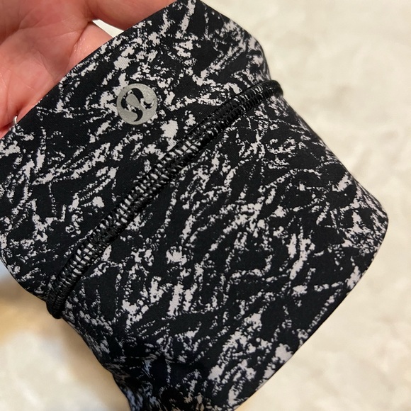 Lululemon 🍋 Both Ways Bra - Iced Wave white/black Size 6 - Picture 9 of 10